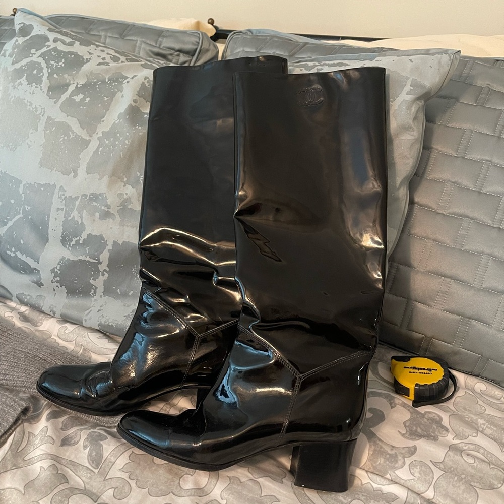 CHANEL Black Heeled Boots Leather Elegance - Picture 11 of 13
